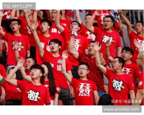 足球迷妹圈揭秘 球星背后的热血追随与独特魅力